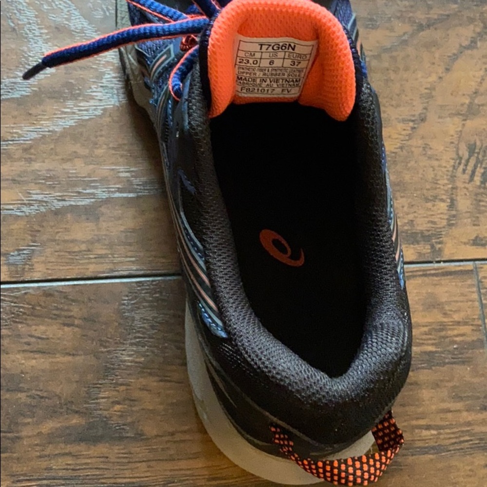 Women’s ASICS - Picture 5 of 6